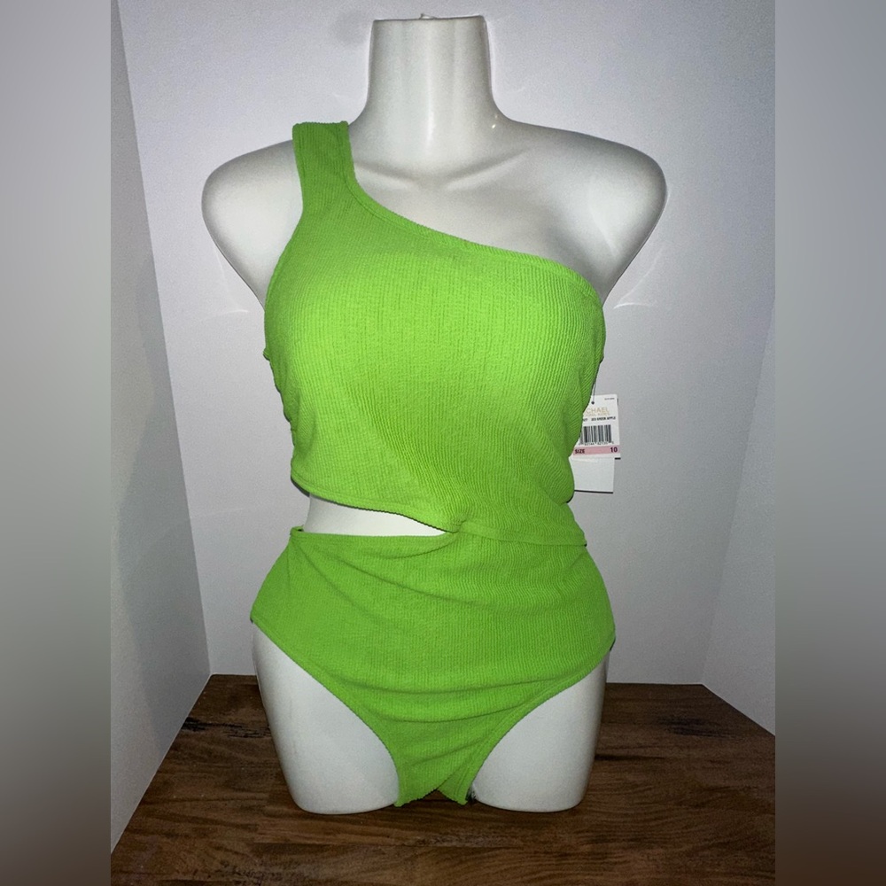 Michael Kors 323 Green Apple One-Shoulder bathing suit